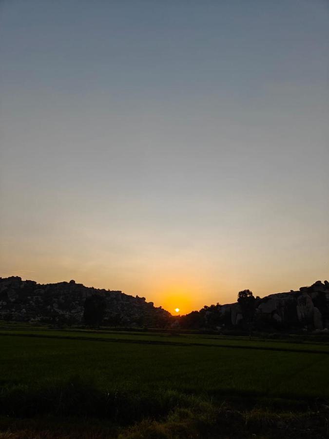 The Sundown Hampi Hotel Buitenkant foto