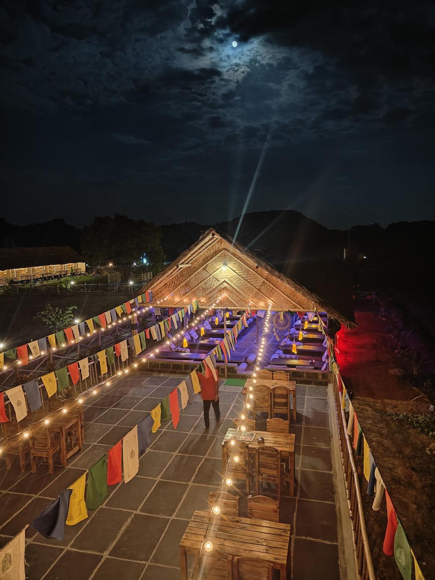 The Sundown Hampi Hotel Buitenkant foto