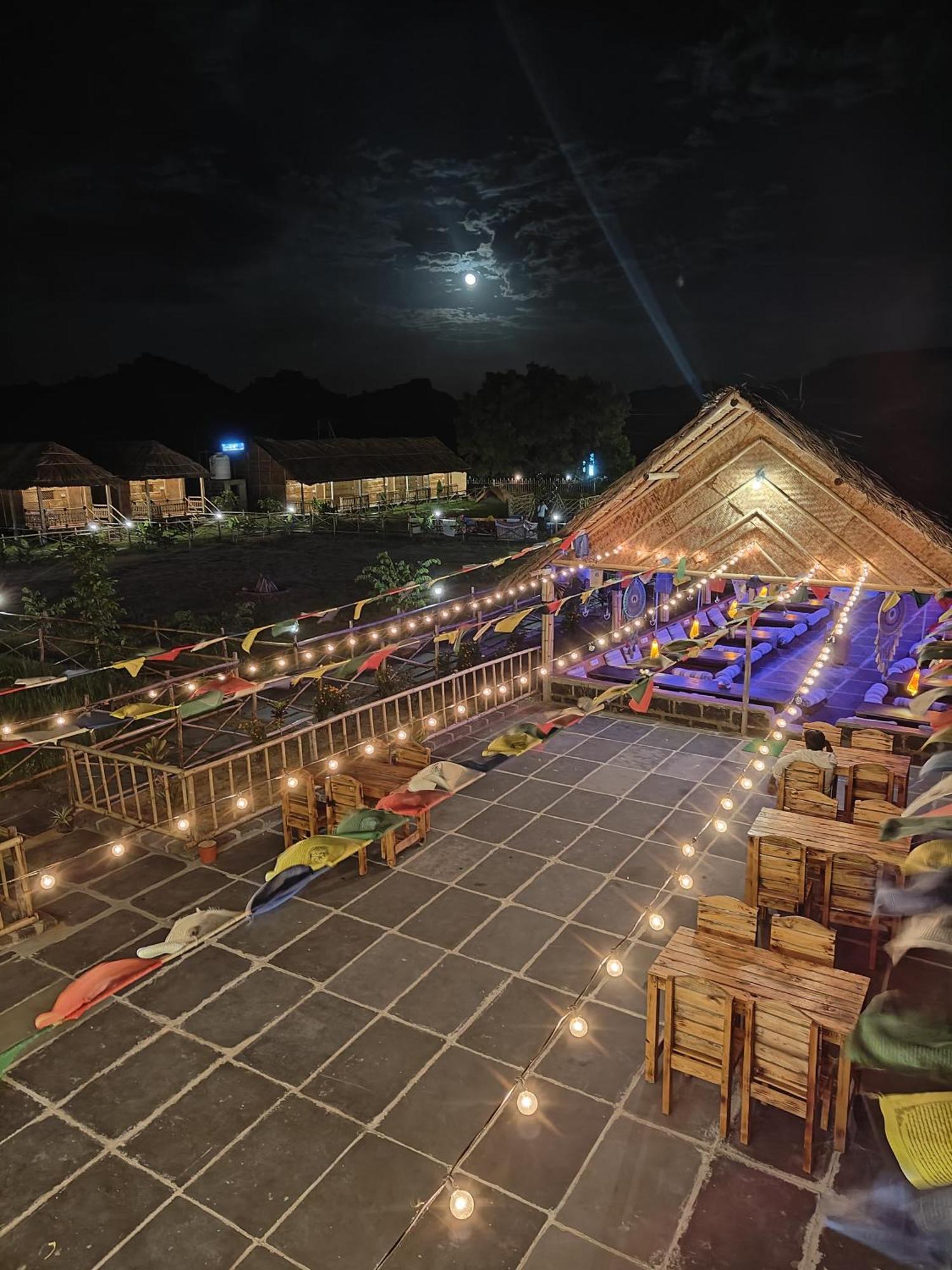 The Sundown Hampi Hotel Buitenkant foto